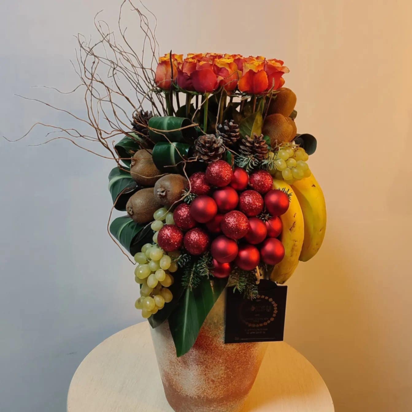 Meyve ve Gül Aranjmanı